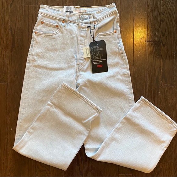 NEW Levi’s Ribcage Super High-Rise Cropped Jeans - Picture 10 of 15